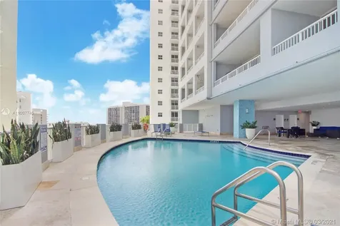 170 SE 14th Street Miami FL 33131