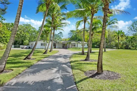 10801 SW 67th Avenue Pinecrest FL 33156
