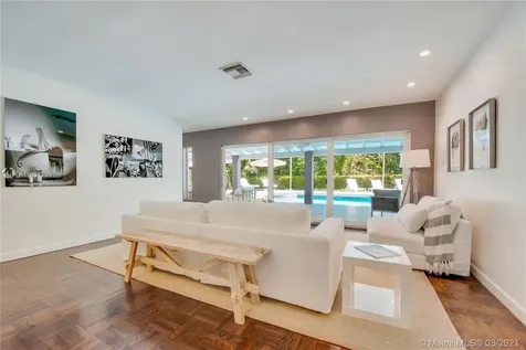 10801 SW 67th Avenue Pinecrest FL 33156