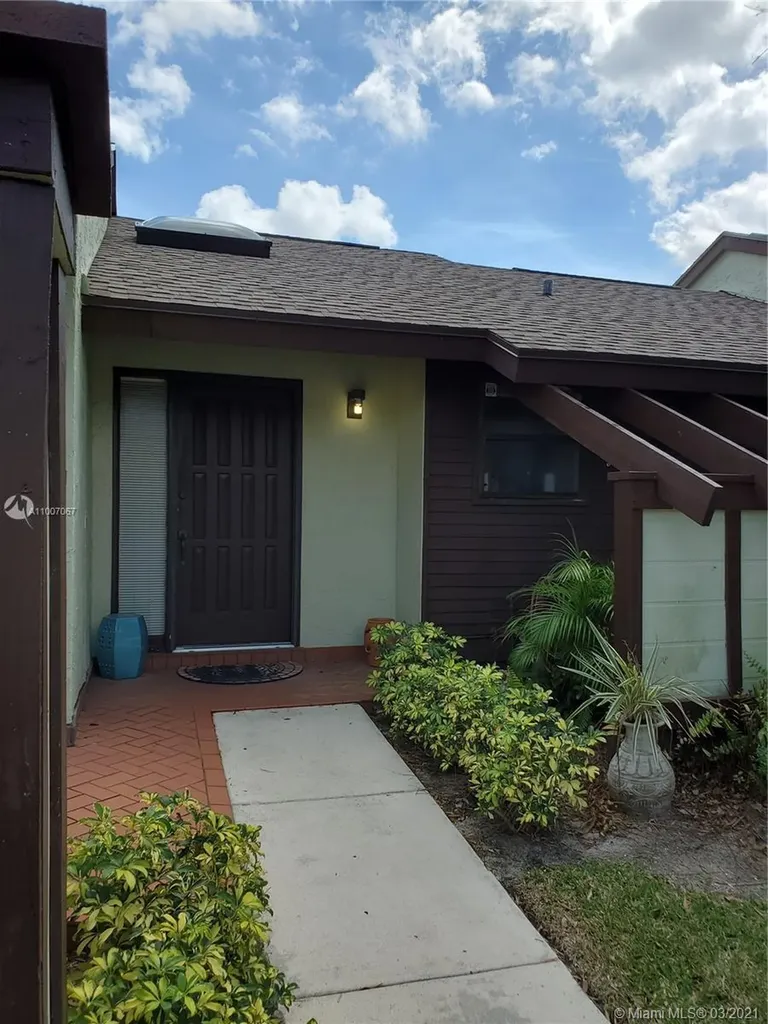 467 Long Bow Court Royal Palm Beach FL 33411
