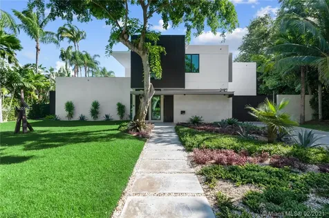 3429 N Moorings Way Coconut Grove FL 33133