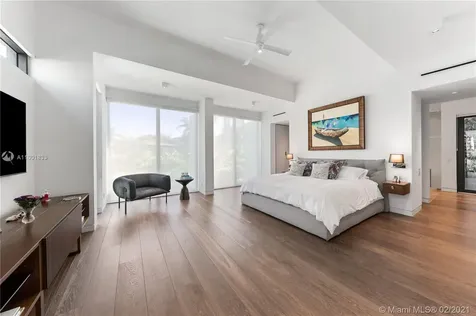 3429 N Moorings Way Coconut Grove FL 33133