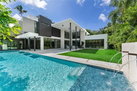 3429 N Moorings Way Coconut Grove FL 33133
