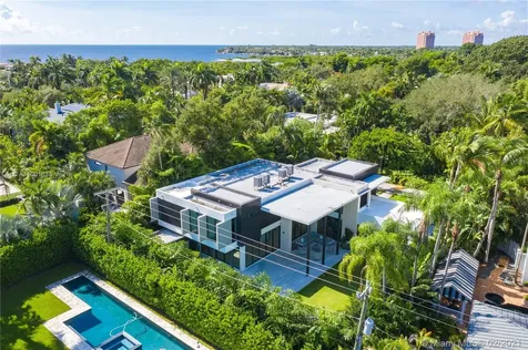 3429 N Moorings Way Coconut Grove FL 33133
