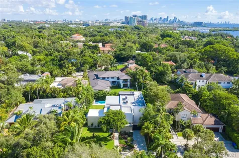 3429 N Moorings Way Coconut Grove FL 33133