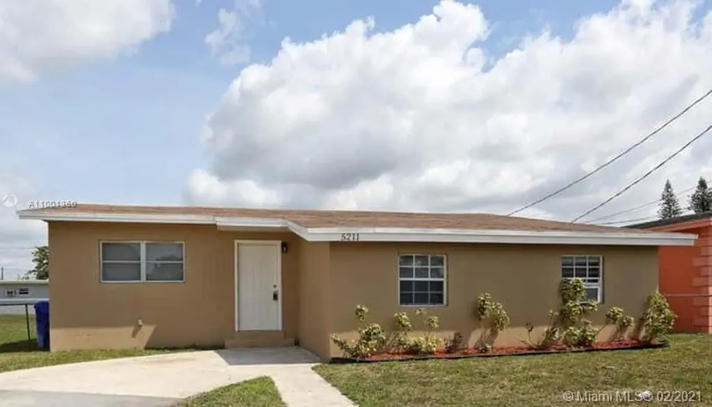 5211 SW 19th Street West Park FL 33023