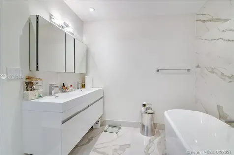 20920 NE 21st Court Miami FL 33179