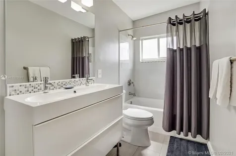 18650 NE 21st Avenue North Miami Beach FL 33179