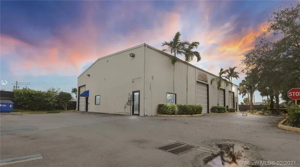 2209 SW 57th Way West Park FL 33023
