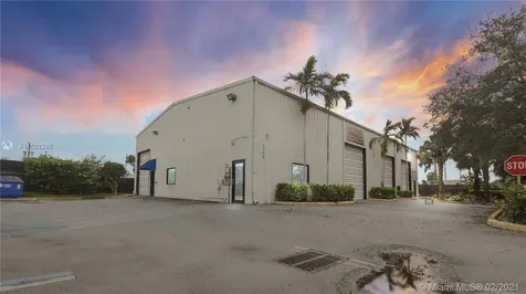 2209 SW 57th Way West Park FL 33023