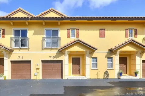 713 NE 43rd Street Oakland Park FL 33334