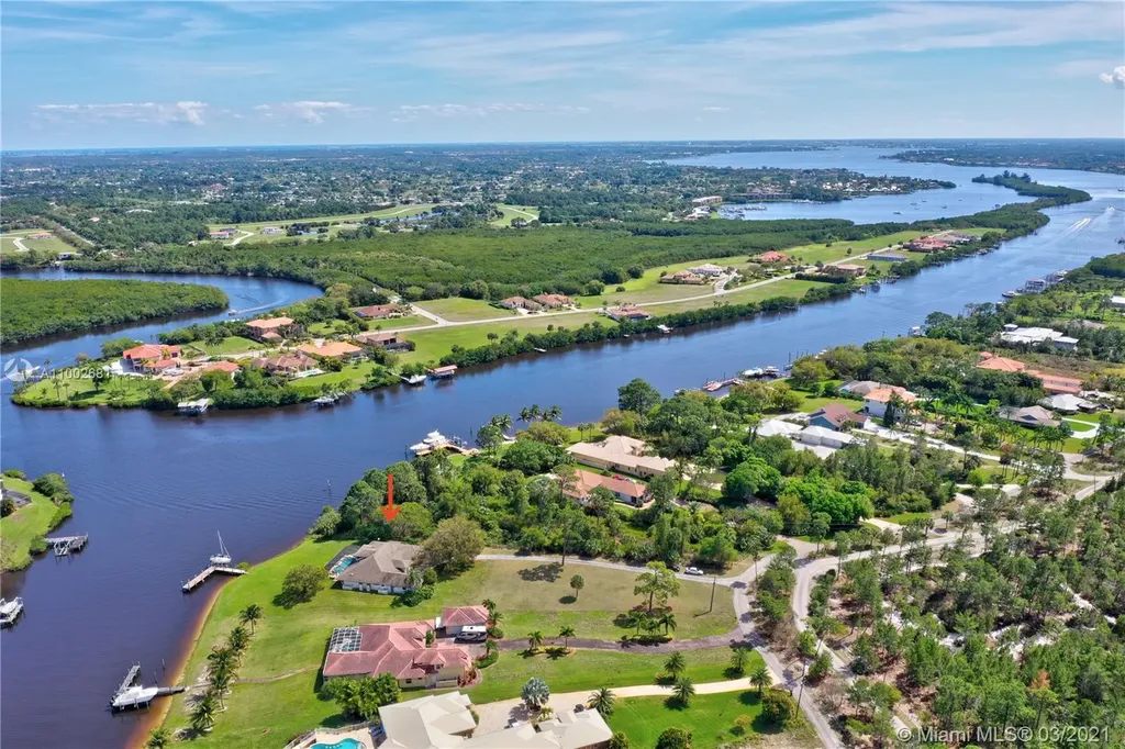 2521 SE North Lookout Boulevard Port St. Lucie FL 34984