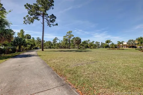 2521 SE North Lookout Boulevard Port St. Lucie FL 34984