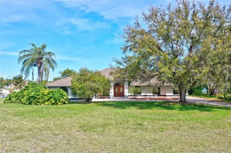 2521 SE North Lookout Boulevard Port St. Lucie FL 34984