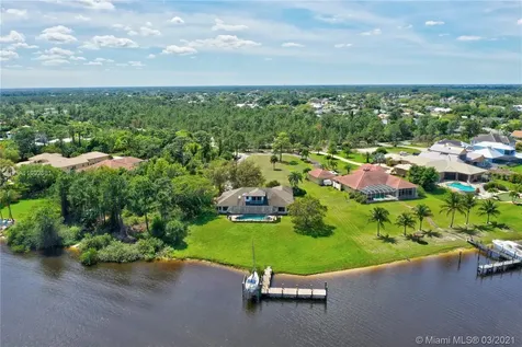 2521 SE North Lookout Boulevard Port St. Lucie FL 34984
