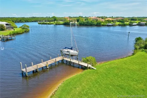 2521 SE North Lookout Boulevard Port St. Lucie FL 34984