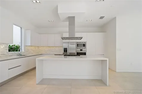 10042 NW 76th Terrace Doral FL 33178