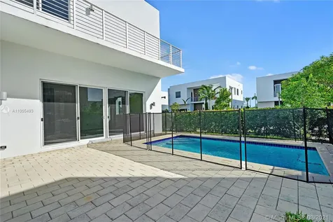 10042 NW 76th Terrace Doral FL 33178