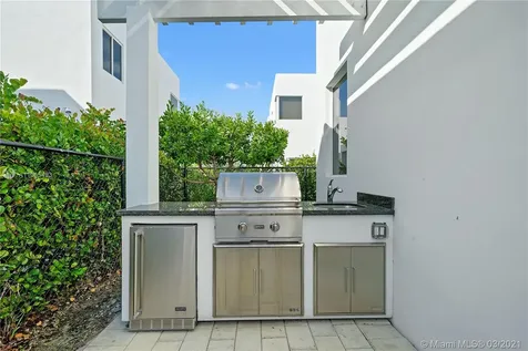 10042 NW 76th Terrace Doral FL 33178