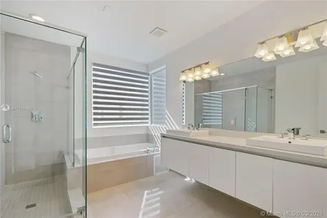 10042 NW 76th Terrace Doral FL 33178