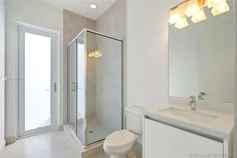 10042 NW 76th Terrace Doral FL 33178