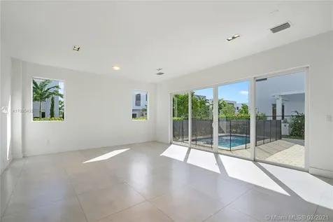 10042 NW 76th Terrace Doral FL 33178