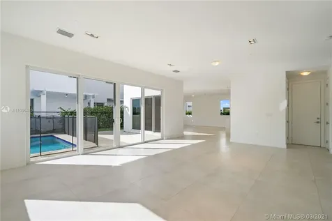 10042 NW 76th Terrace Doral FL 33178