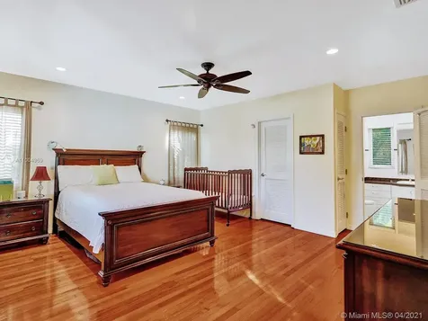 4585 Alton Road Miami Beach FL 33140