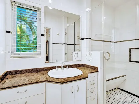 4585 Alton Road Miami Beach FL 33140