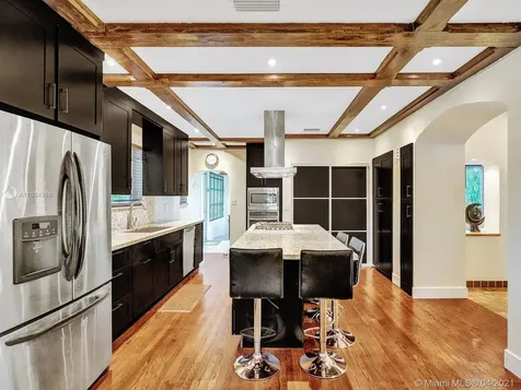 4585 Alton Road Miami Beach FL 33140
