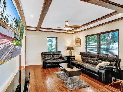 4585 Alton Road Miami Beach FL 33140