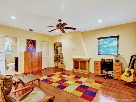 4585 Alton Road Miami Beach FL 33140