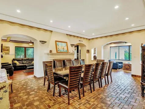 4585 Alton Road Miami Beach FL 33140