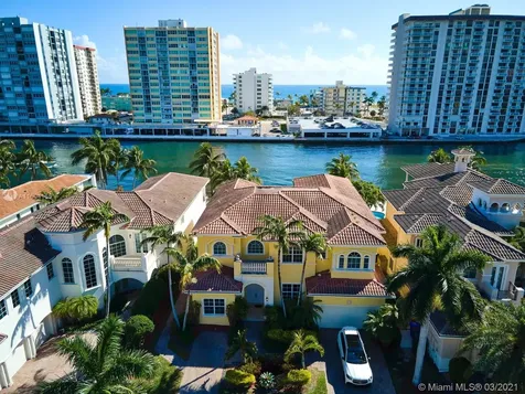 1285 Hatteras Lane Hollywood FL 33019