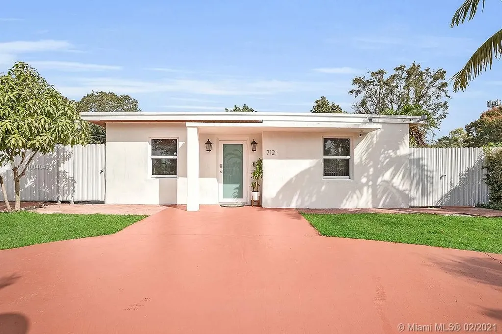 7121 SW 14th Street Miami FL 33144