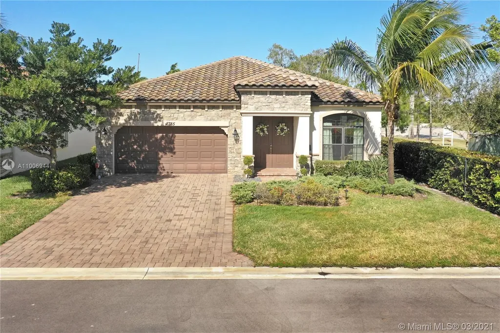 8785 Willow Cove Lane Lake Worth FL 33467