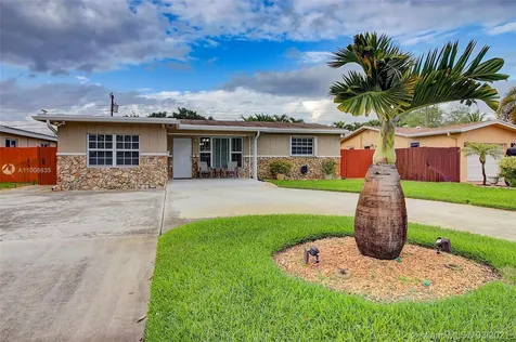 6911 SW 10th Street Pembroke Pines FL 33023