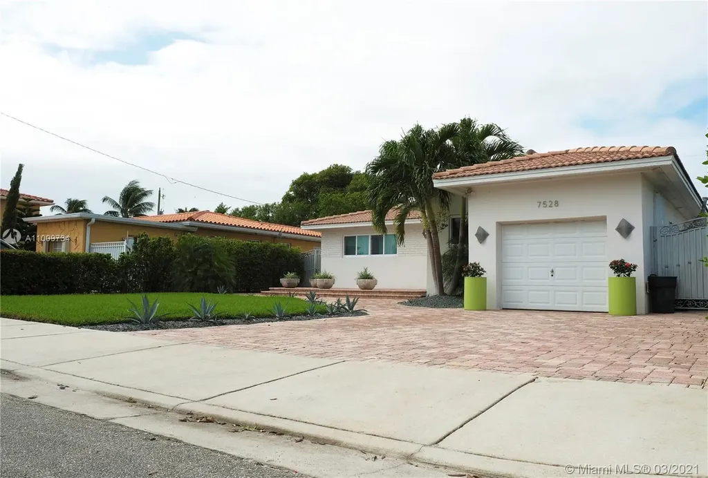 7528 Hispanola Avenue North Bay Village FL 33141