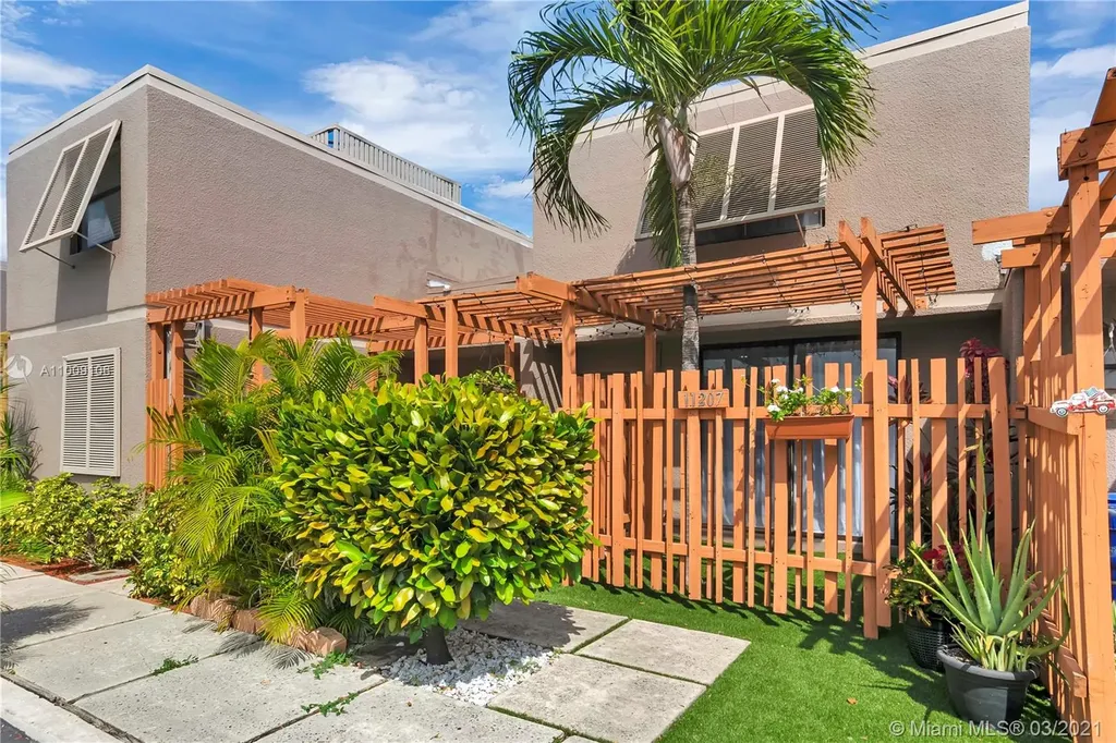 11207 NW 16th Street Pembroke Pines FL 33026