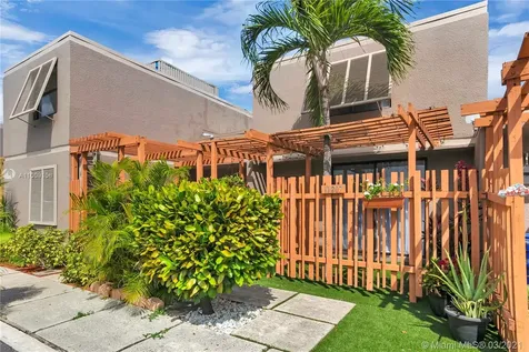 11207 NW 16th Street Pembroke Pines FL 33026