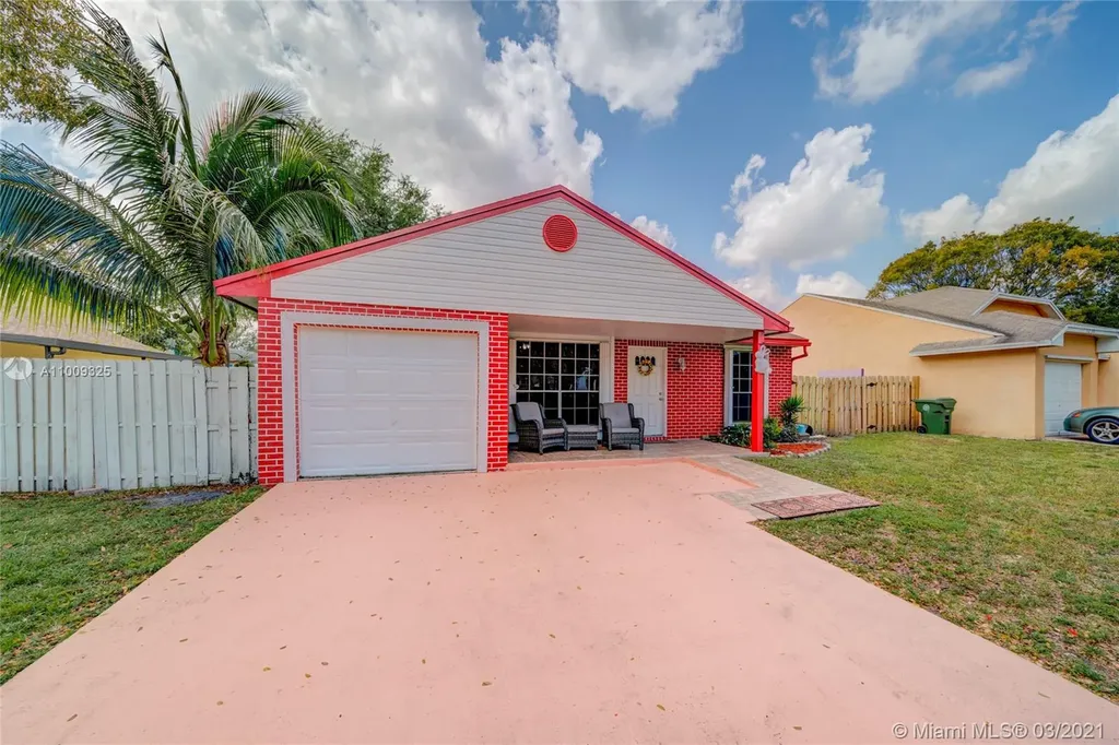 1240 SW 85th Avenue Pembroke Pines FL 33025