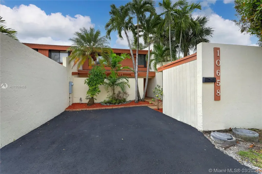 10658 SW 76th Terrace Miami FL 33173