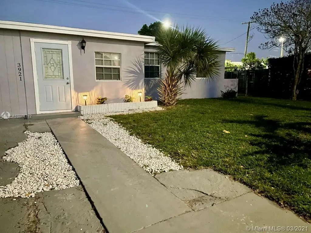 3921 SW 42nd Avenue West Park FL 33023