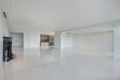 5500 Collins Avenue Miami Beach FL 33140