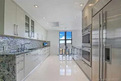 5500 Collins Avenue Miami Beach FL 33140