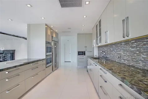 5500 Collins Avenue Miami Beach FL 33140