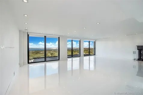 5500 Collins Avenue Miami Beach FL 33140
