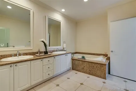 3520 Bayshore Villas Drive Miami FL 33133
