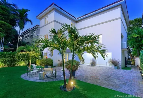 3520 Bayshore Villas Drive Miami FL 33133