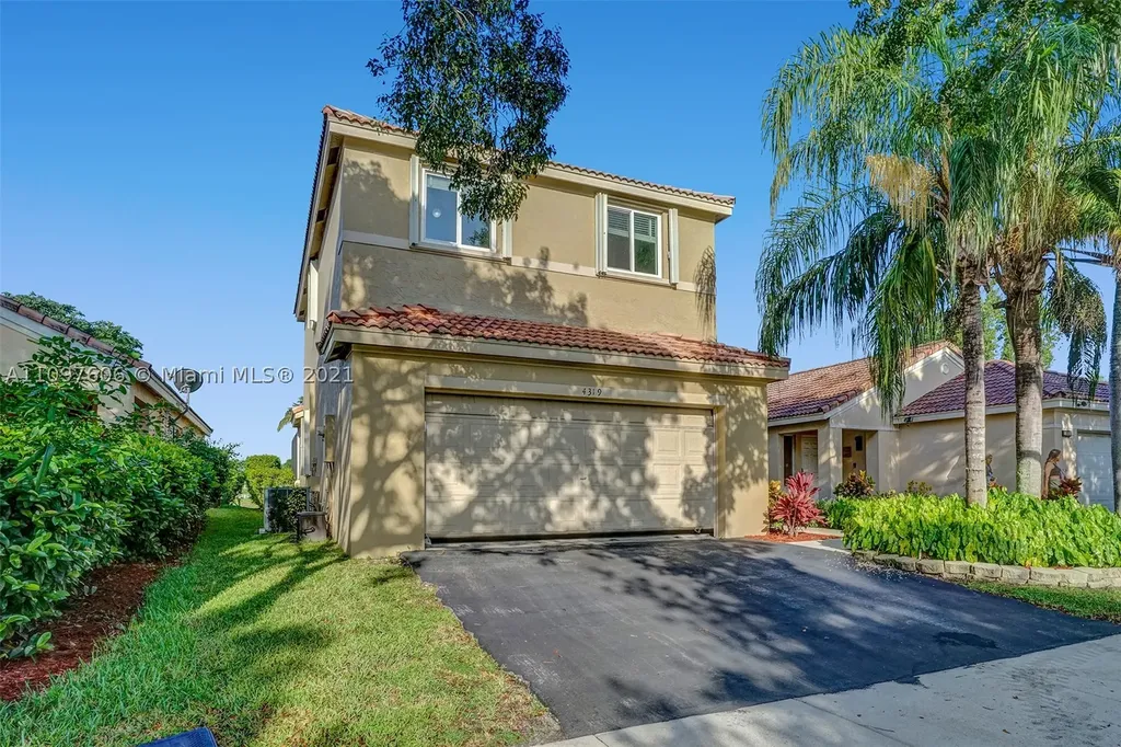 4319 Dogwood Circle Weston FL 33331